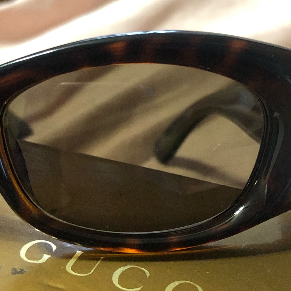 GUCCI SUNGLASSES (AUTHENTIC) - Picture 6 of 6